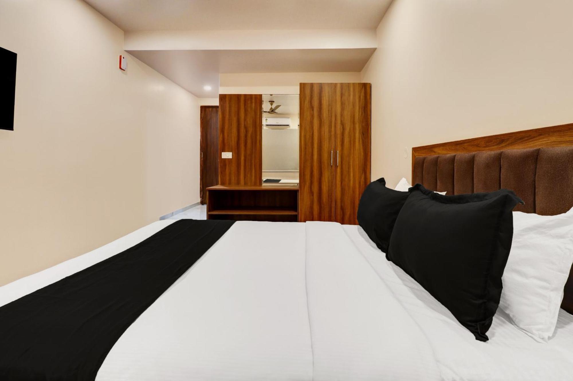 Super Townhouse Arekere Near Mithai Mahal Bangalore Exteriör bild